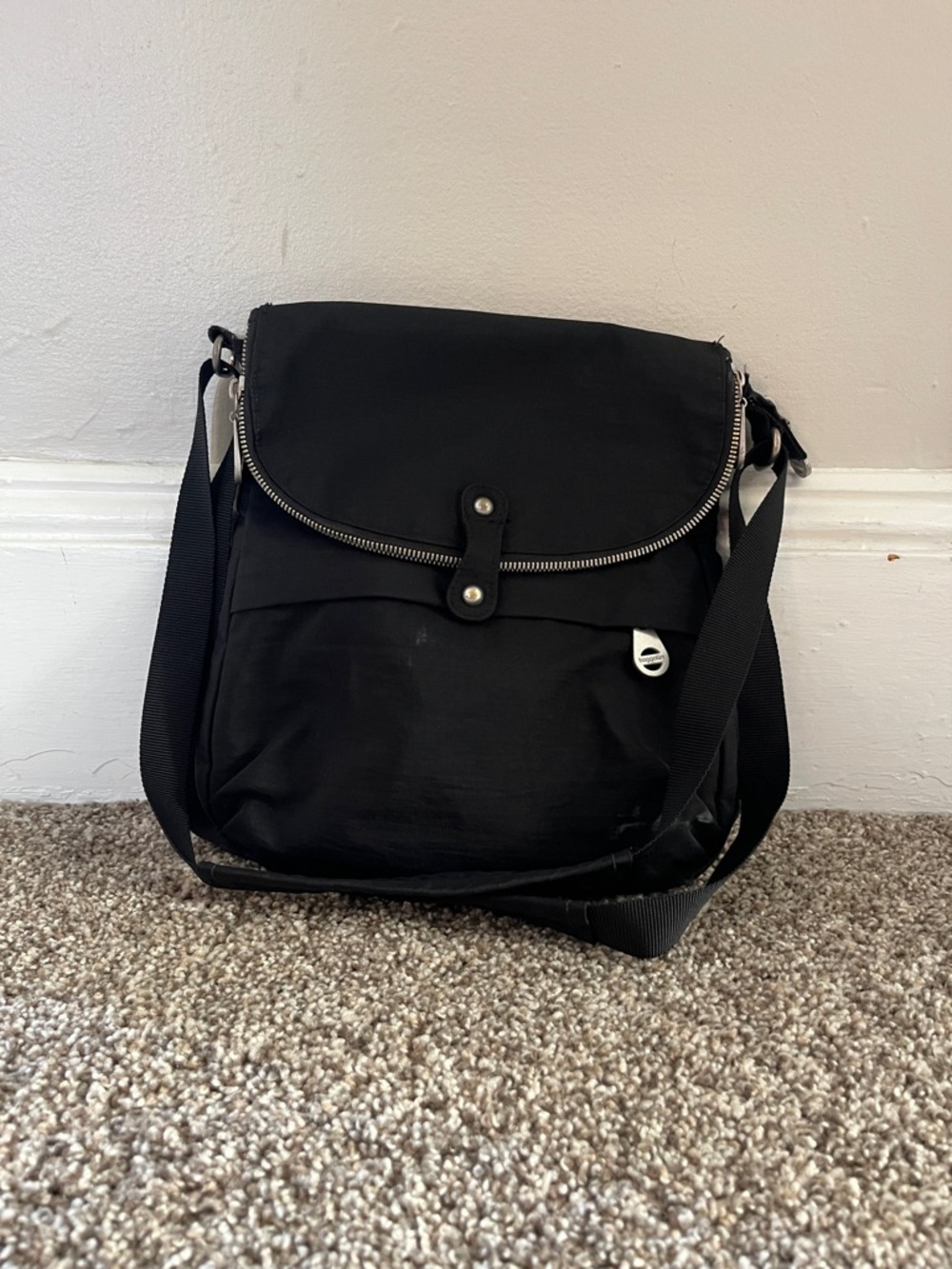 Baggallini Black Nylon Crossbody Messenger
